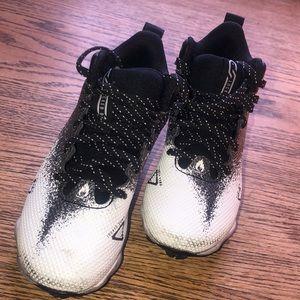 Kids size 12 under armor soccer cleats